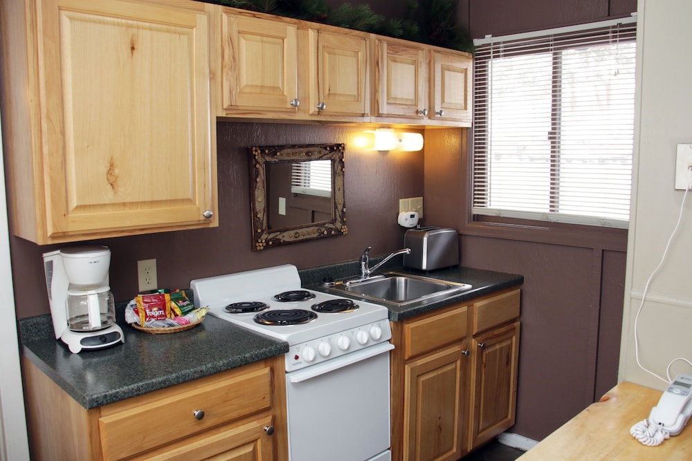 Fawn Valley Inn: Cabana 1 Bedroom Apts view 4