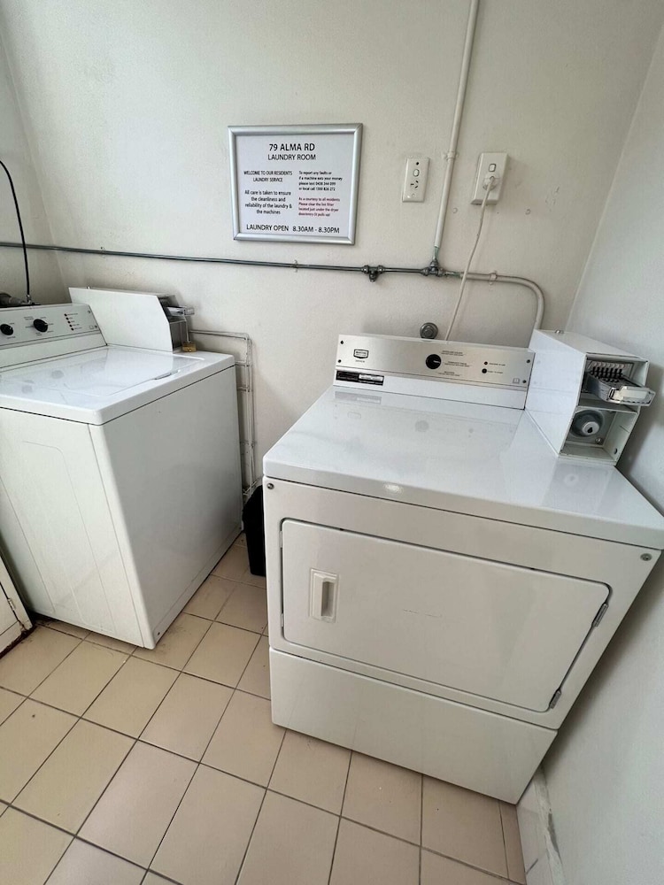 Cozy 1-bedroom Unit in St Kilda w/ Parking & Wifi