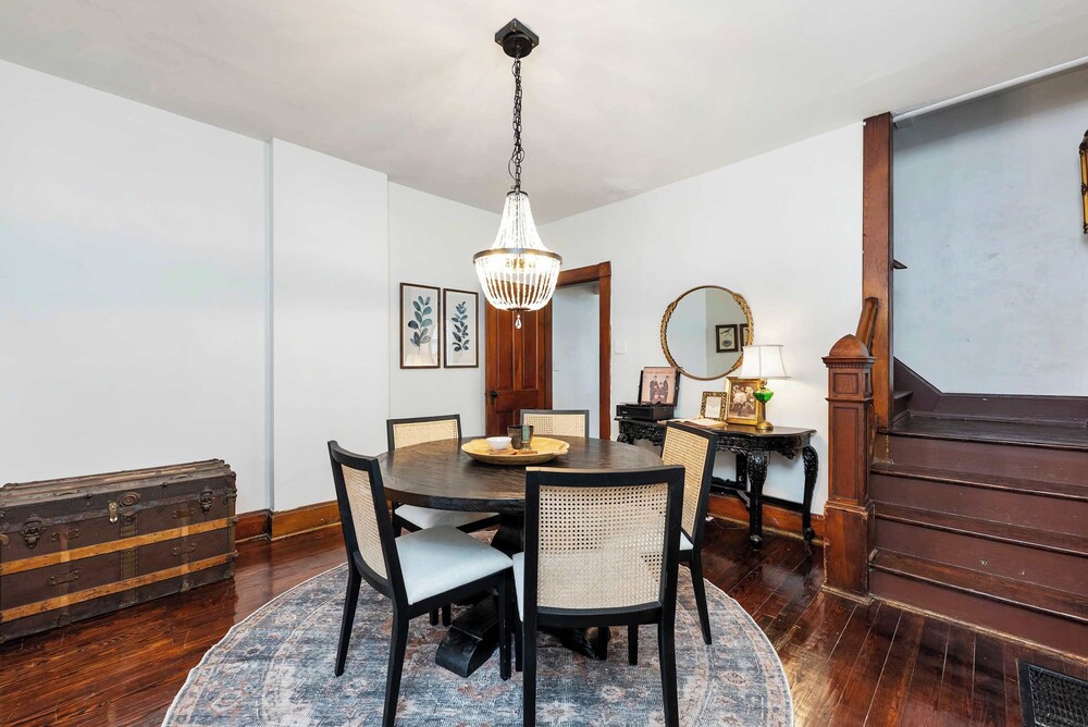 German Charm Suites Sleeps 8!