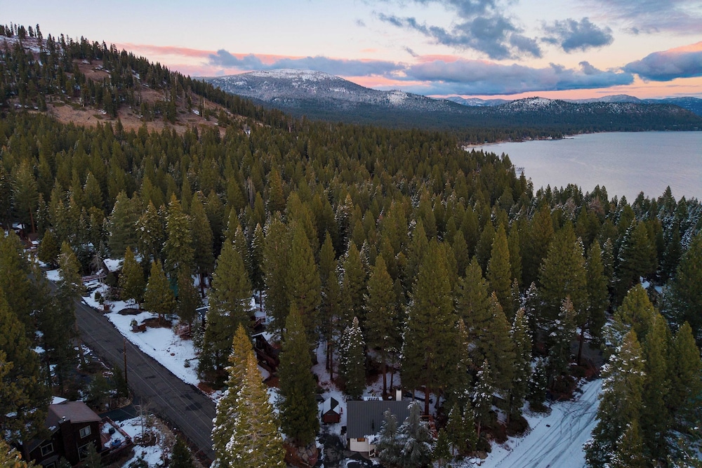 Cozy Modern Cabin w/ Sauna & Fireplace 5 Mins to Lake Peaceful Tahoe Retreat by Avantstay