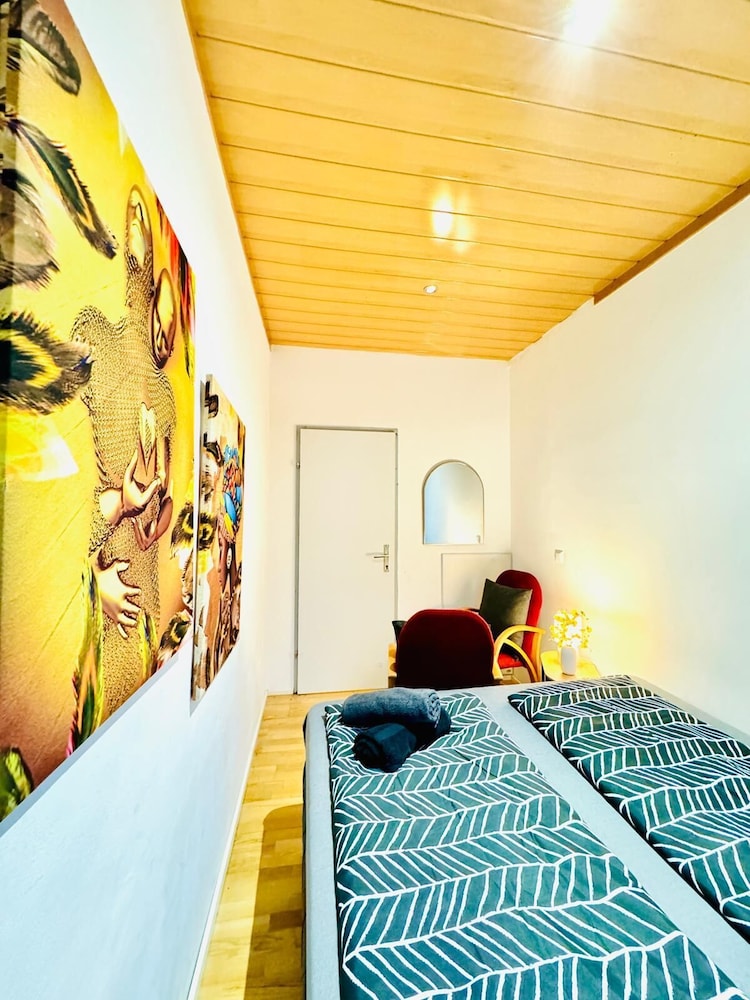 Cozy 4BR Apt for 12P Near FAC Platz