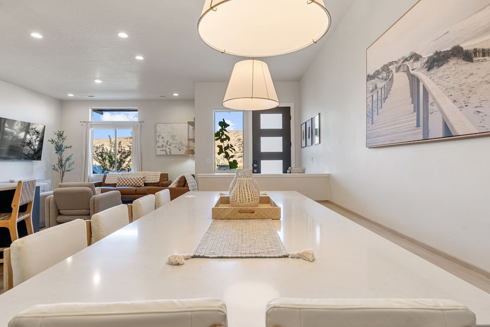 Sandy Cheeks 6 Bedroom Townhouse