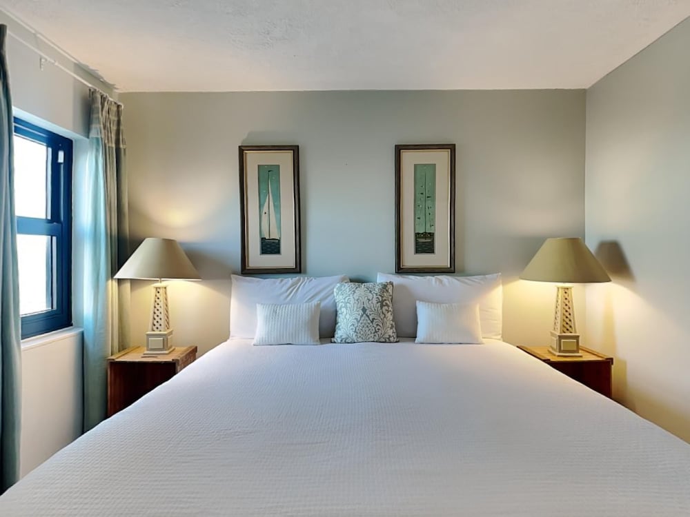 Ocean Breeze West by Southern Vacation Rentals