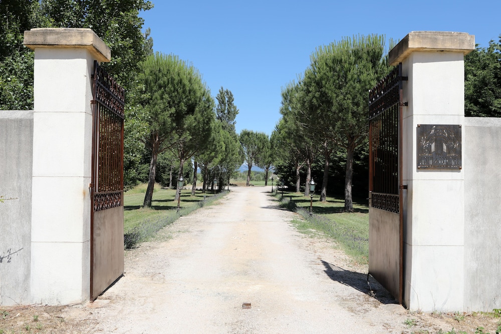 Justin de Provence en Orange — other