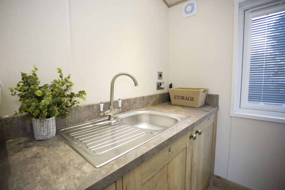 6 Berth Luxury Lodge in Christchurch, Dorset