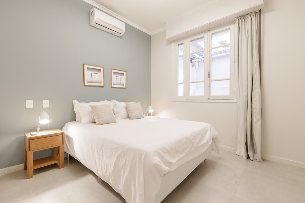 Leblon Coast Amazing 3 Bedroom in Leblon