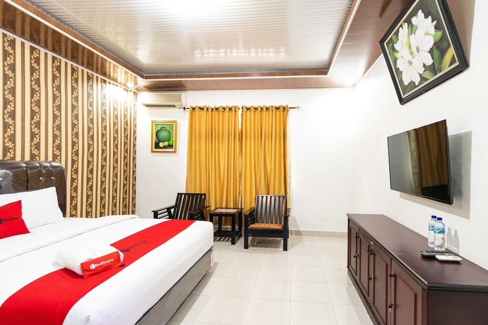 RedDoorz Plus near Universitas Methodist Medan view 3