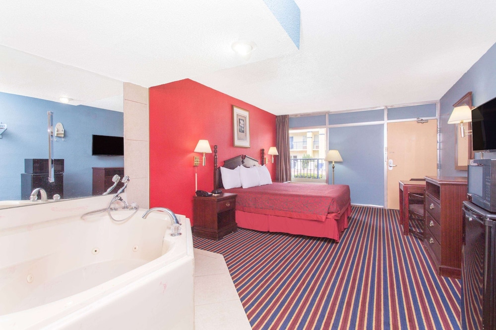Days Inn by Wyndham Albany view 5