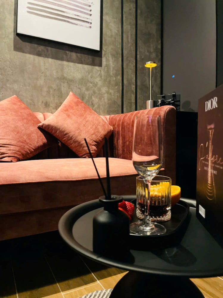 Unite StayCation Nhieu Tu