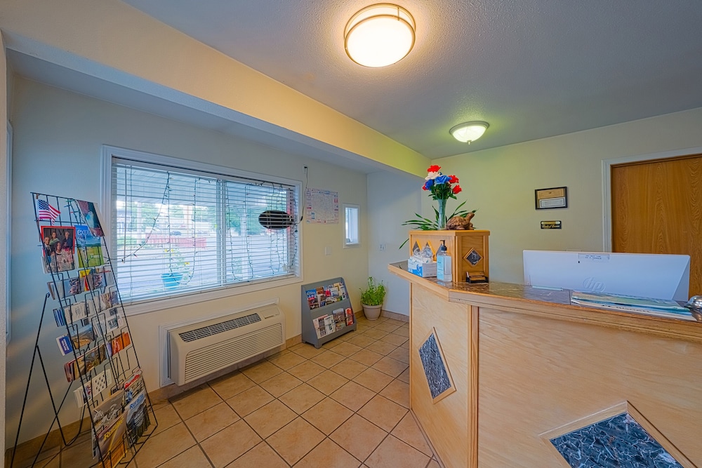Budget 8 Motel John Day view 5