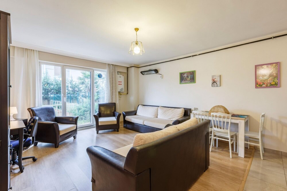 Cozy Flat Near Public Transportation in Tuzla view 2