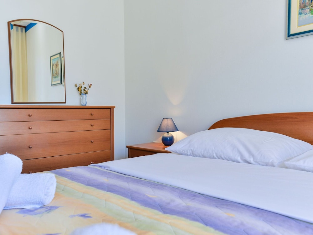 Apartment on Vir Island Near Sandy Beaches