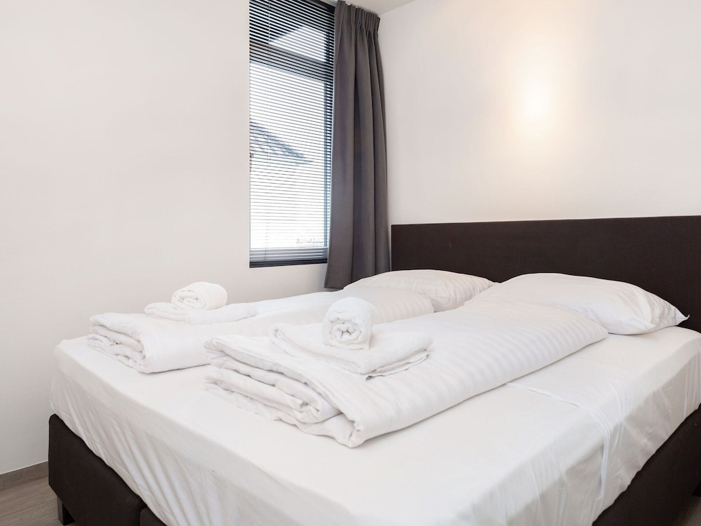 Apartment Near Sneekermeer With Marina Access