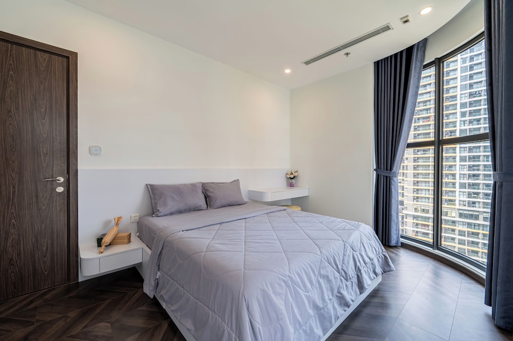 LA Nest 2 Bedrooms The Beverly - Vincom