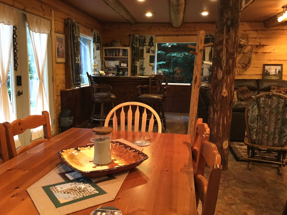 Renfro's Lakeside Retreat - Cabin's and R.V. Park