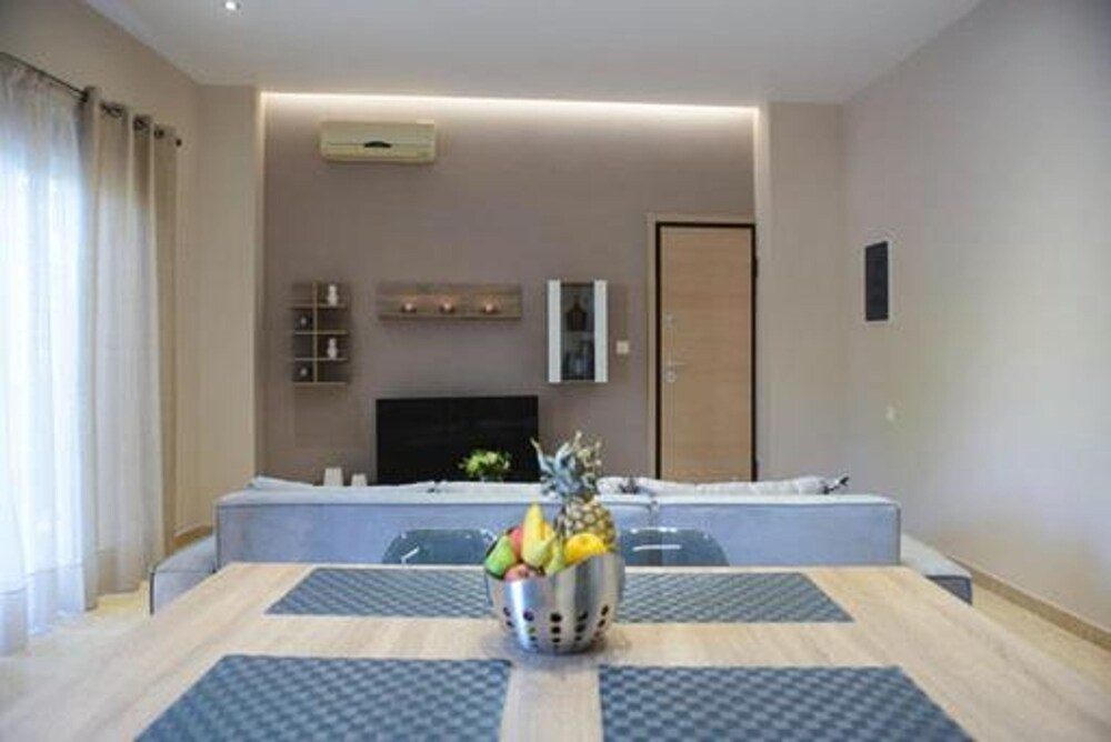 Alimos Modern Retreat Near the Beach