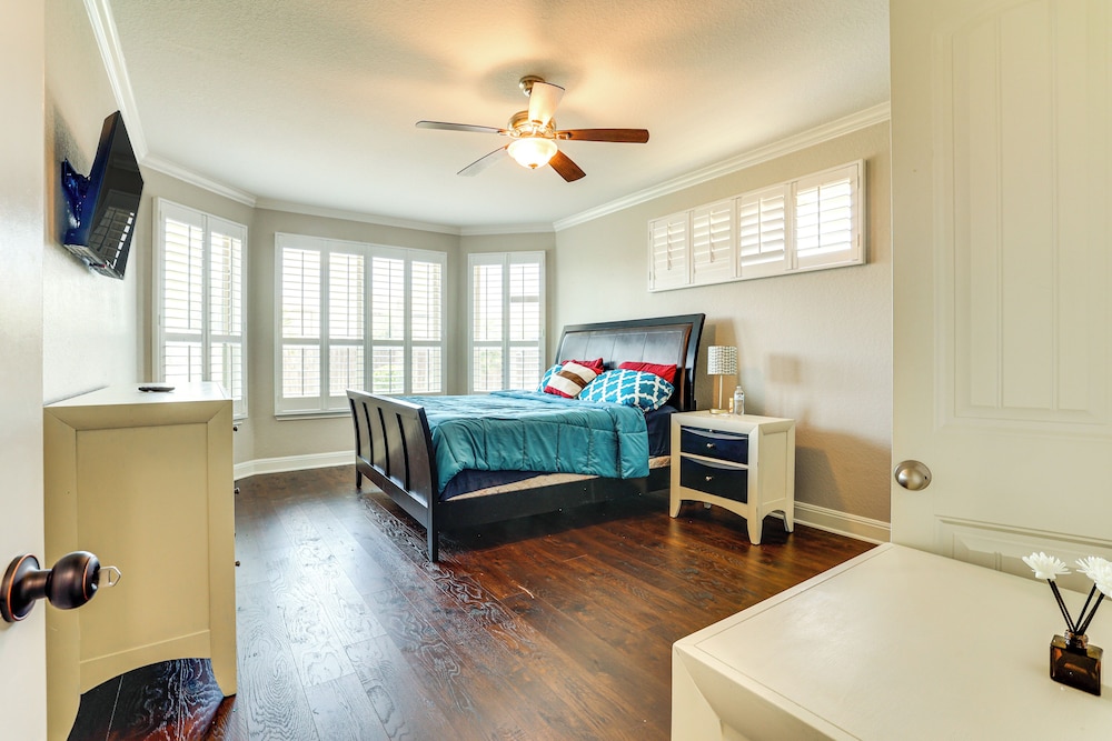 Group Getaway w/ Pool Access in San Antonio!