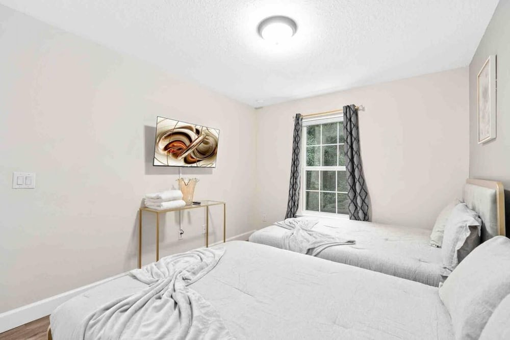 Super Calm- Sleeps 17 W Designs Close TO Parks