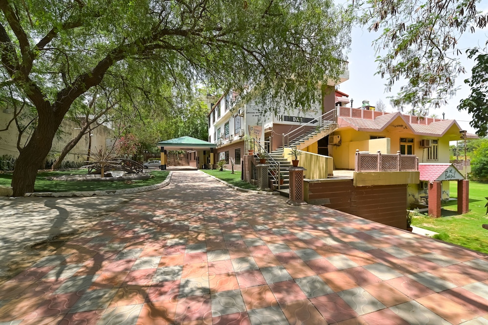 The Byke Grassfield Resort With Outdoor Pool, Shyam Nagar