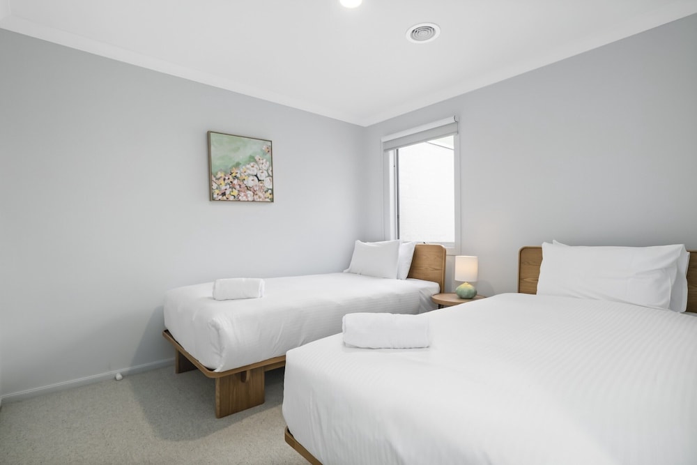 Elegant 3-bed Townhouse in Leafy Kensington