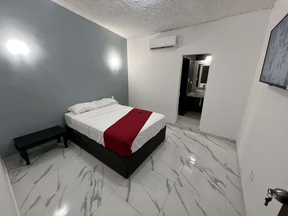 Nuevo Laredo Vacations - Hotel  Suites Hacienda Santa Maria - Property Image 4