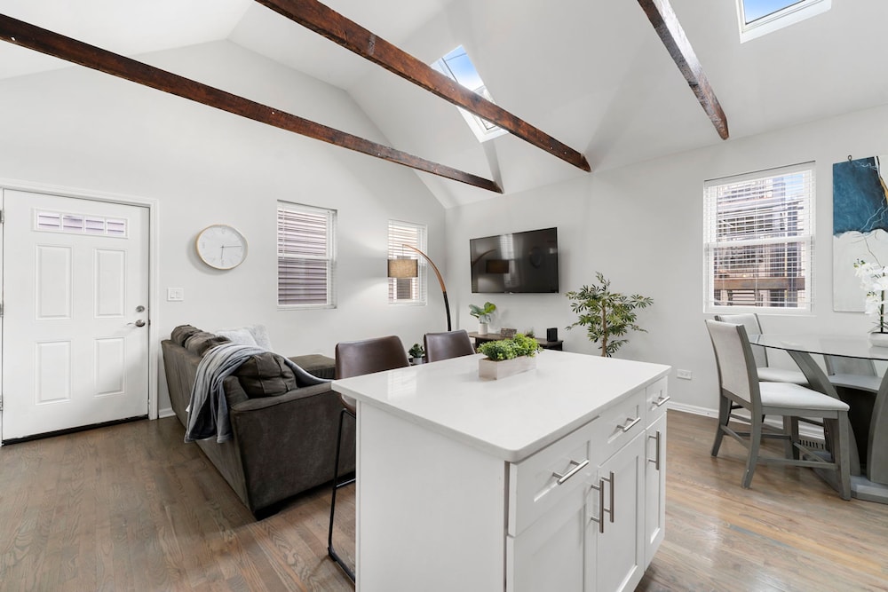 Chicago Treasure 4 Bed Getaway