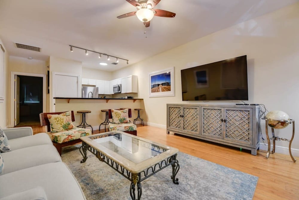 Mesa House Uno by Brightwild Perfect Location view 3
