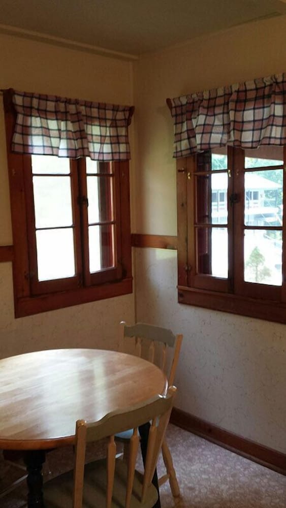 Forest Hill Lodge & Cabins