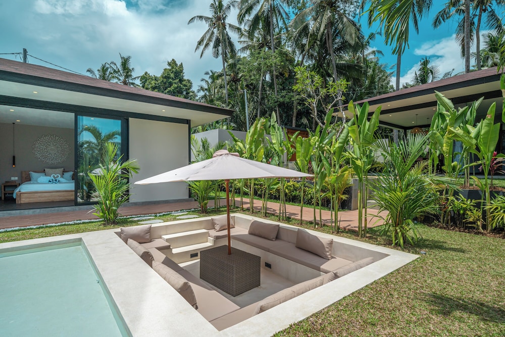 Xanadu - 5BR Ubud Designer Villa, Pool with Rice Fields Views