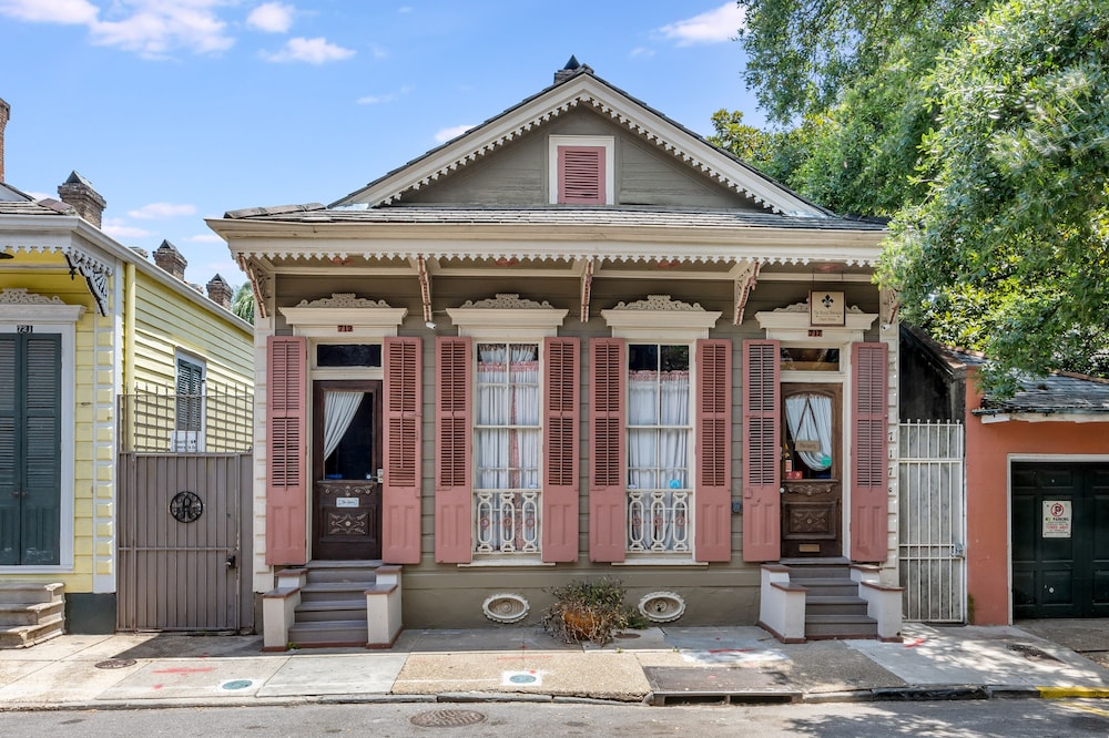 New Orleans Vacations - Royal Barracks Guest House - Property Image 1