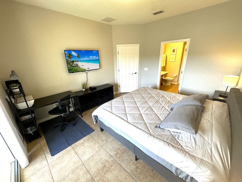 Very Near Disney 3 Bd Condo Walmart 1 min Away