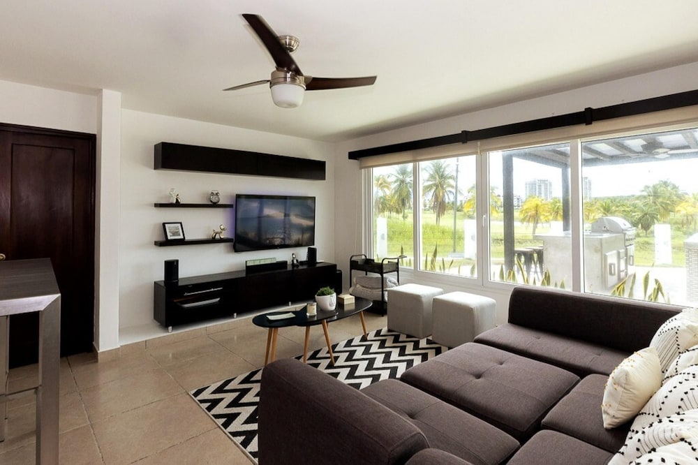 The Golf Oasis Villa by Acomodo