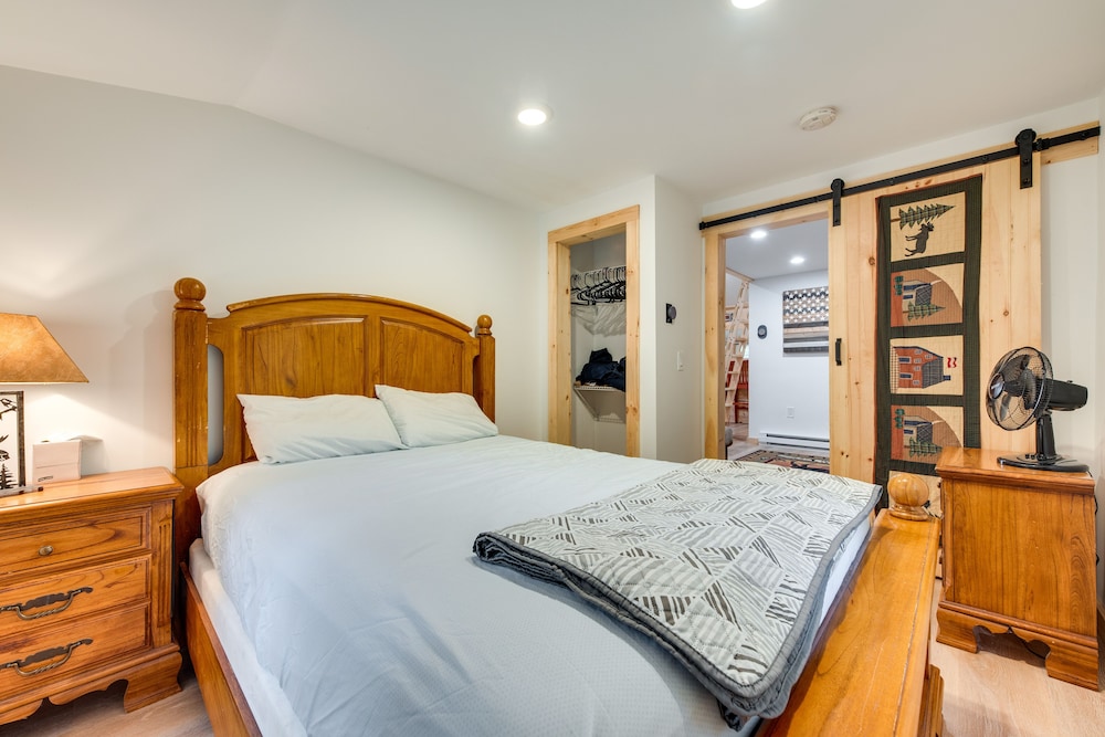 Lakefront Limerick Cottage w/ Private Beach! view 2