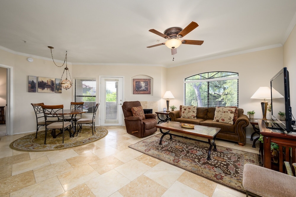 Signature Ii 2 Bedroom Condo