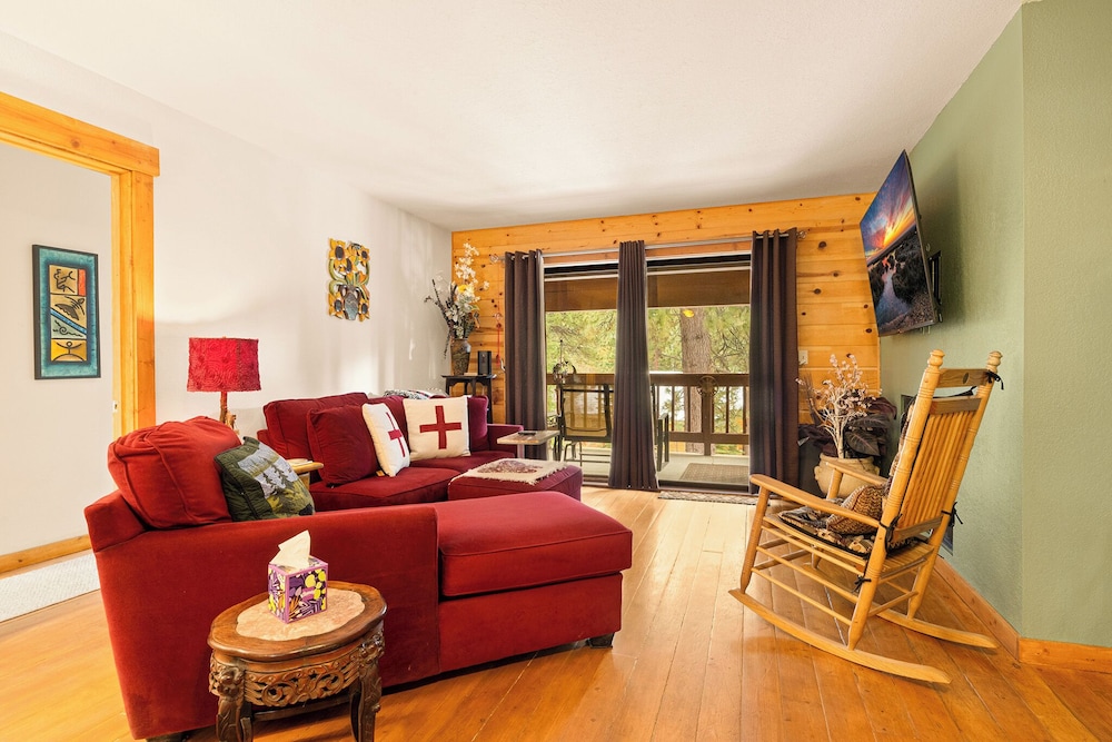 Sierra Pines Retreat Sleeps 6!