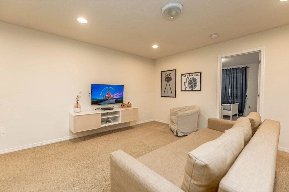 Magical Getaway Near Disney Private Pool + Resort Access, Bbq Grill! 4 Bedroom Townhouse