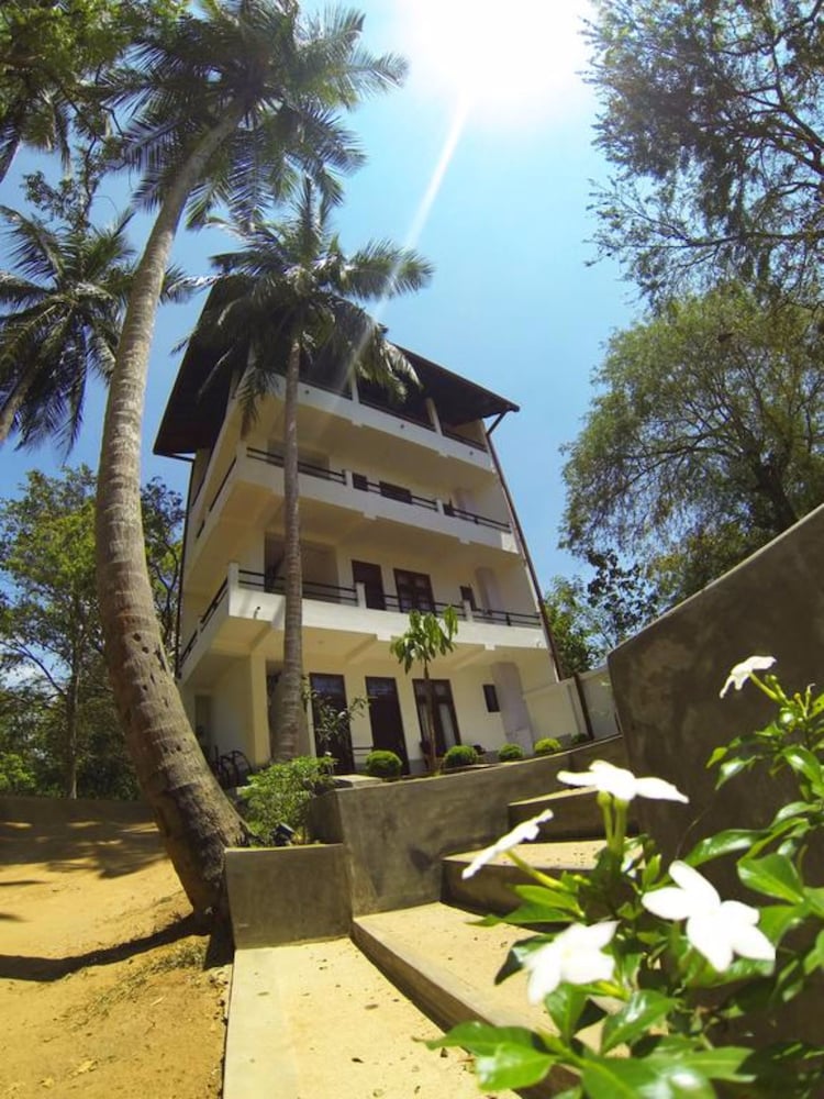 Hideaway Lodge