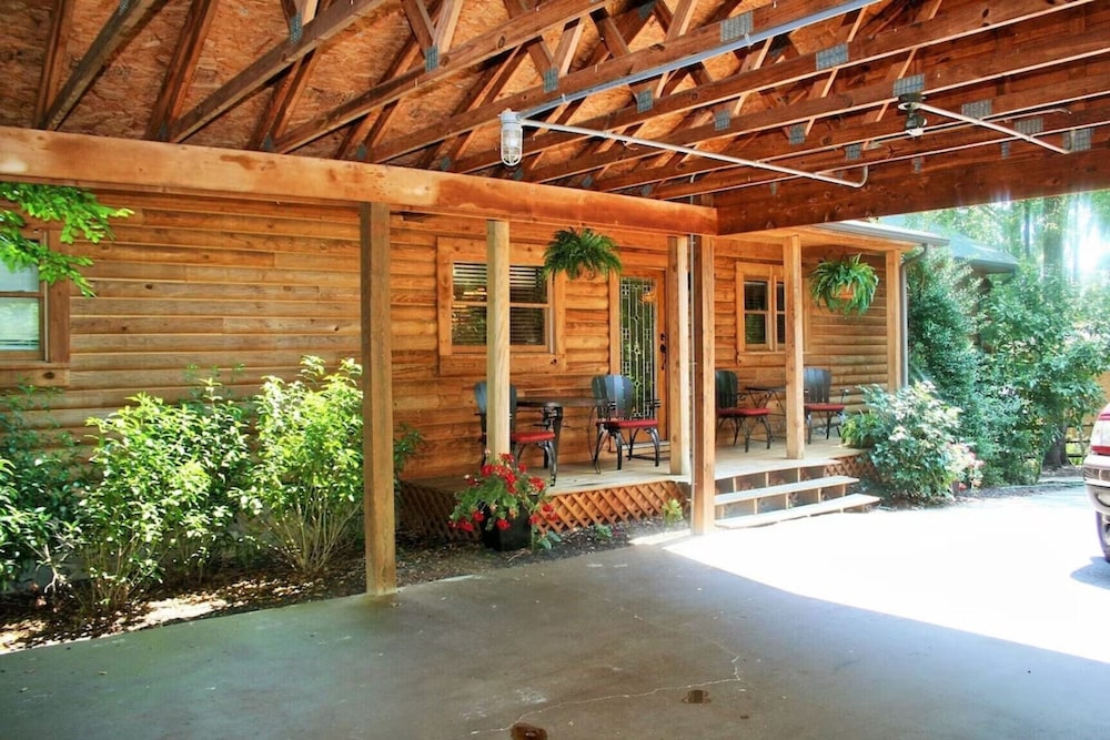 Lakeside Lodge by Avantstay Hot Tub Dock