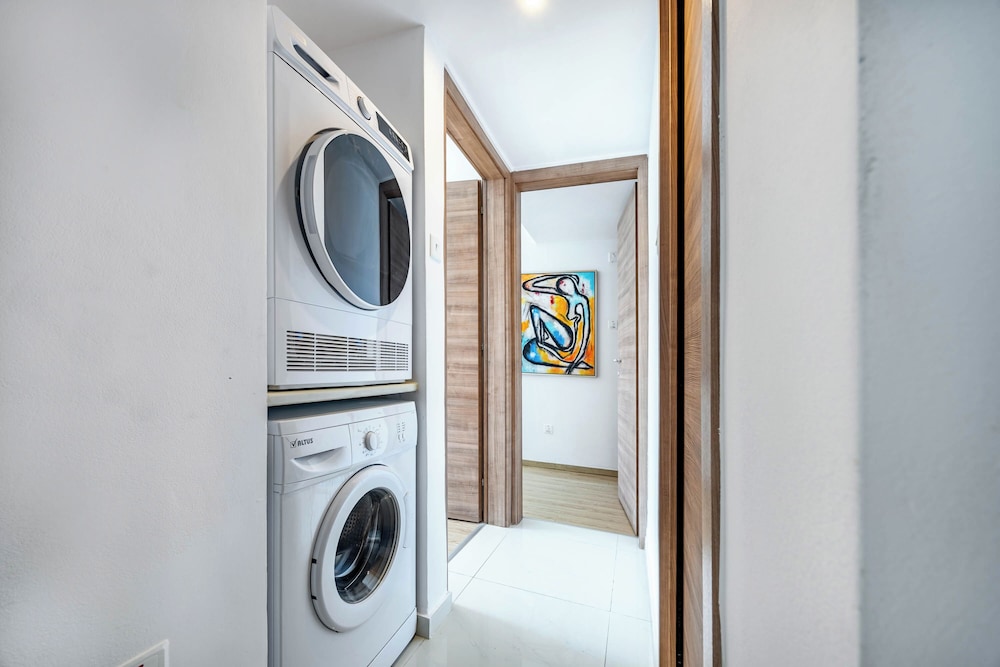Marathon Beach Apartment With Shared Pool