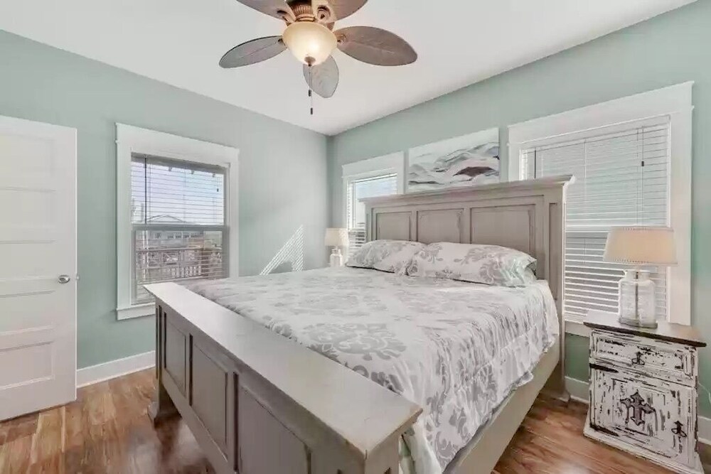 The Beach House 3 Bedroom Home by RedAwning view 4