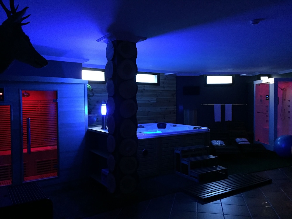 Vielha e Mijaran Vacations - Gran Chalet Hotel - Property Image 8