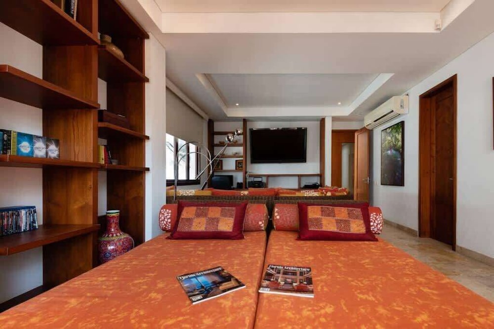 Luxury Apartment– Private Pool & Rooftop Jacuzzi