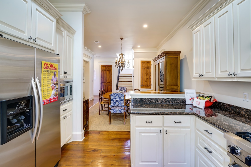 Oxford Vacations - Large, Elegant Home < 2 Miles to Ole Miss! - Property Image 23