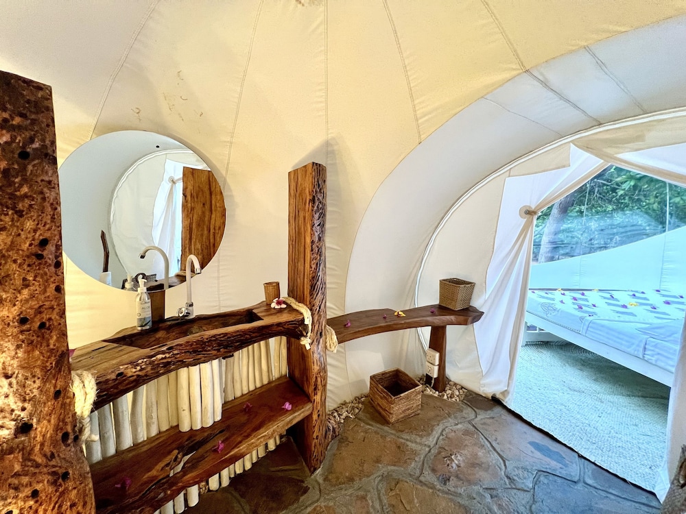 Rock and Sea Resort