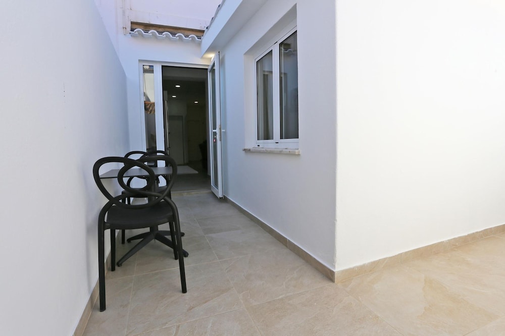B88 - Mendon a Street Apartment