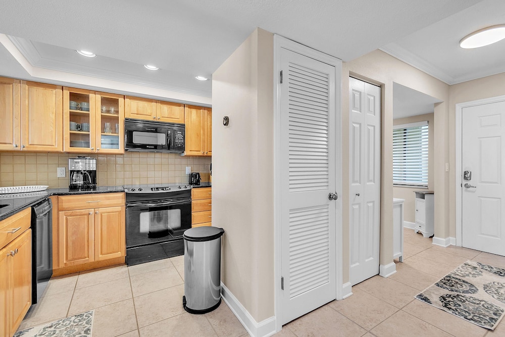 Land's End 11-306 Beach Front - Premier
