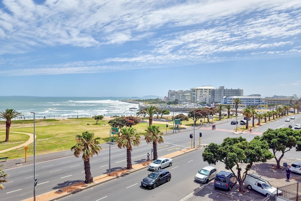 3bed Apartment in Cape Town w Views Ocean Outlook