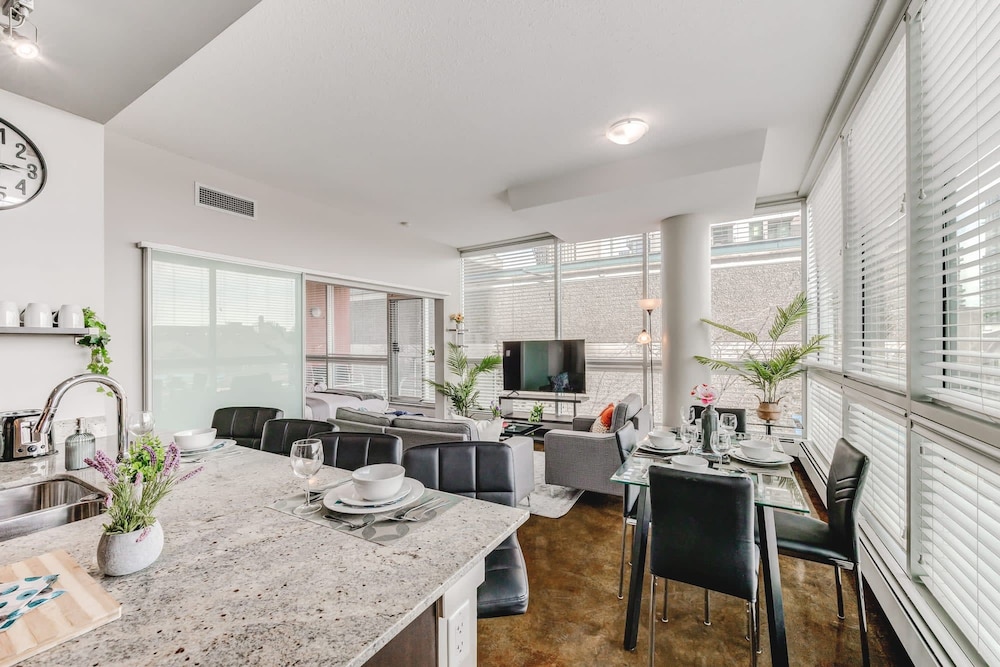 Luxury Condo Steps From Stampede Park - Image 2