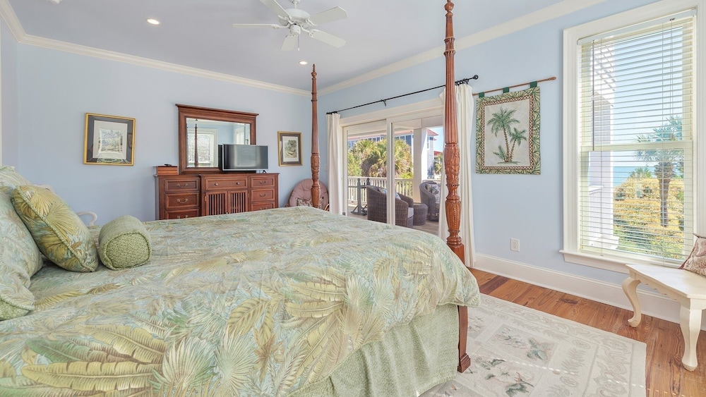 Pawleys Island Vacations - Out Of This World Beachfront Home 6 Bedroom Home by RedAwning - Property Image 5