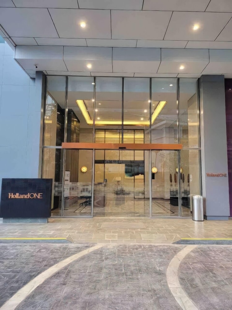 Staycation Jakarta Holland Village